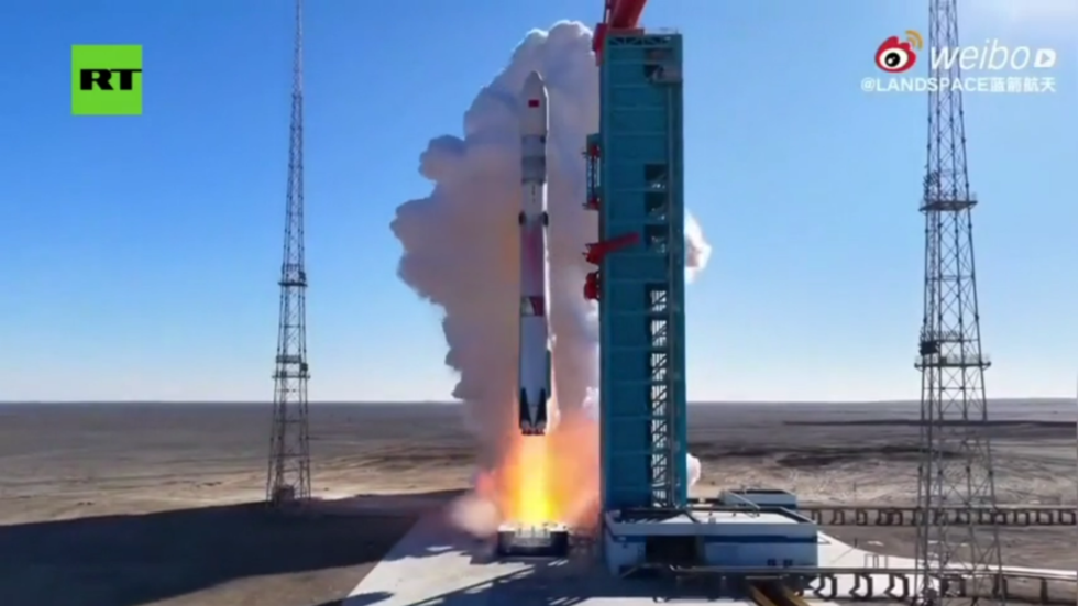 Chinese company makes historic rocket debut (VIDEO) — RT Business News