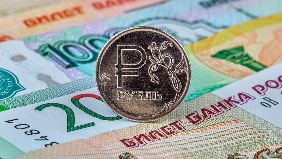 Ruble posts strongest gains since 1994 – Bloomberg — RT Business News