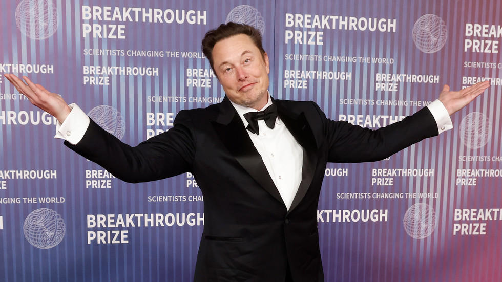 Musk reaches unprecedented wealth milestone — RT Business News