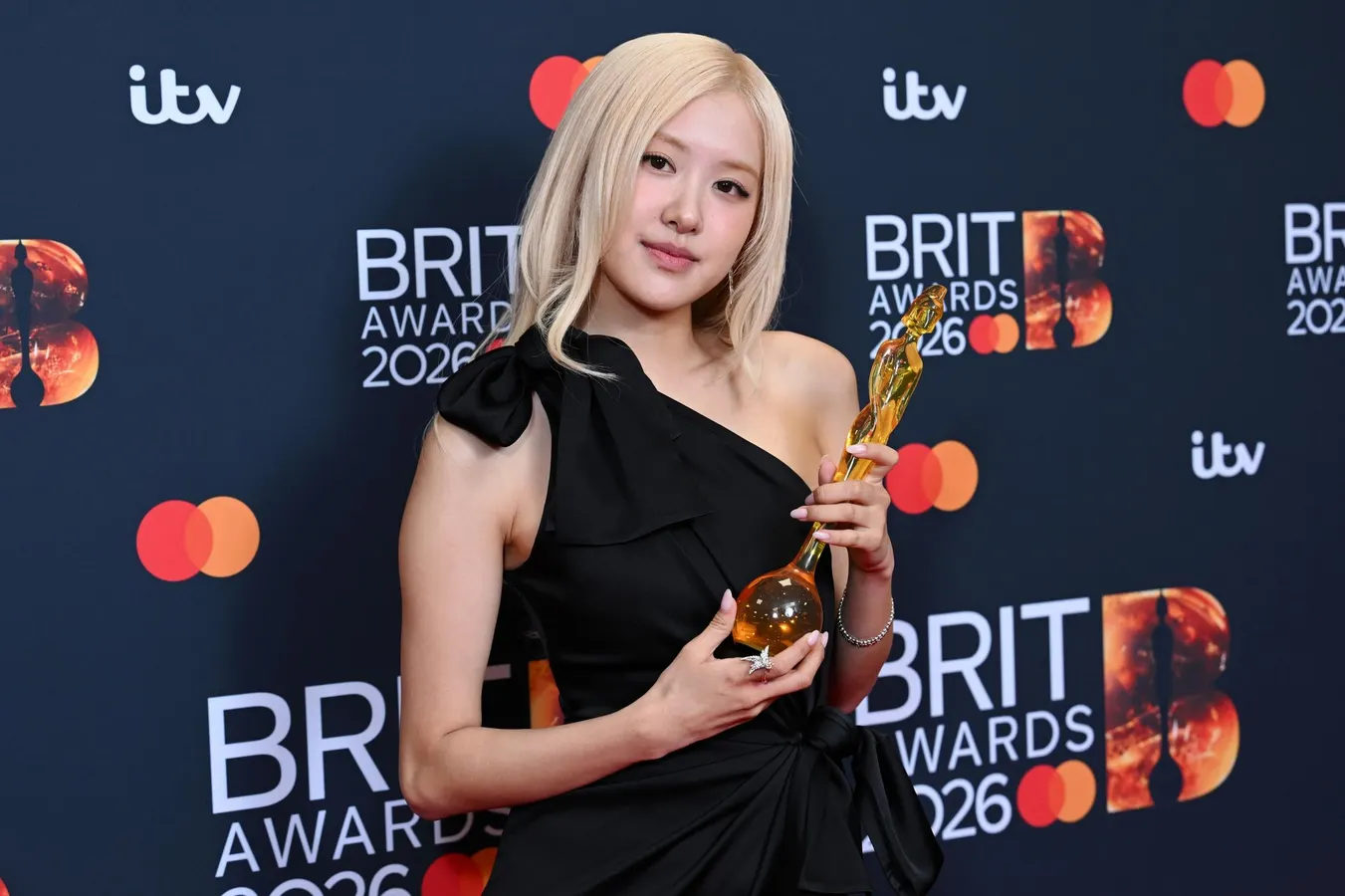 Rosé Makes History For K-Pop With BRIT Awards 2026 Win for ‘APT.’