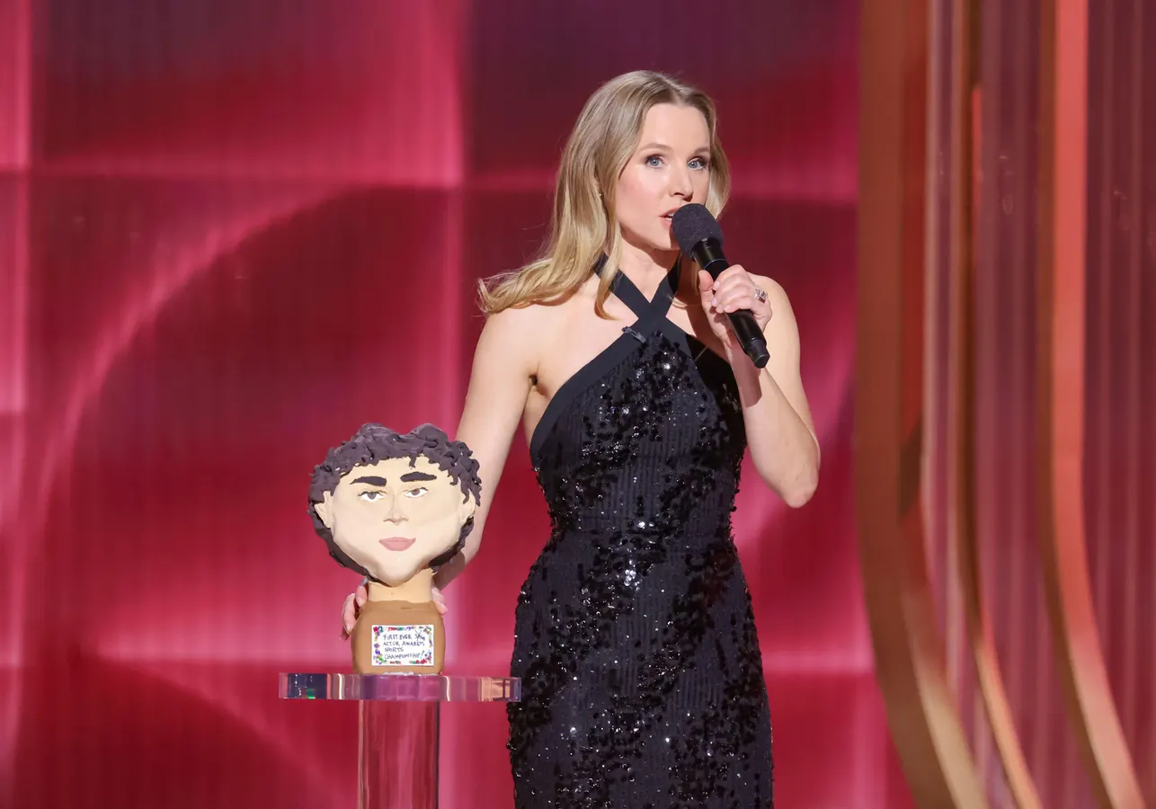 Kristen Bell’s Actor Awards Jokes Failed, But Is The Audience To Blame?