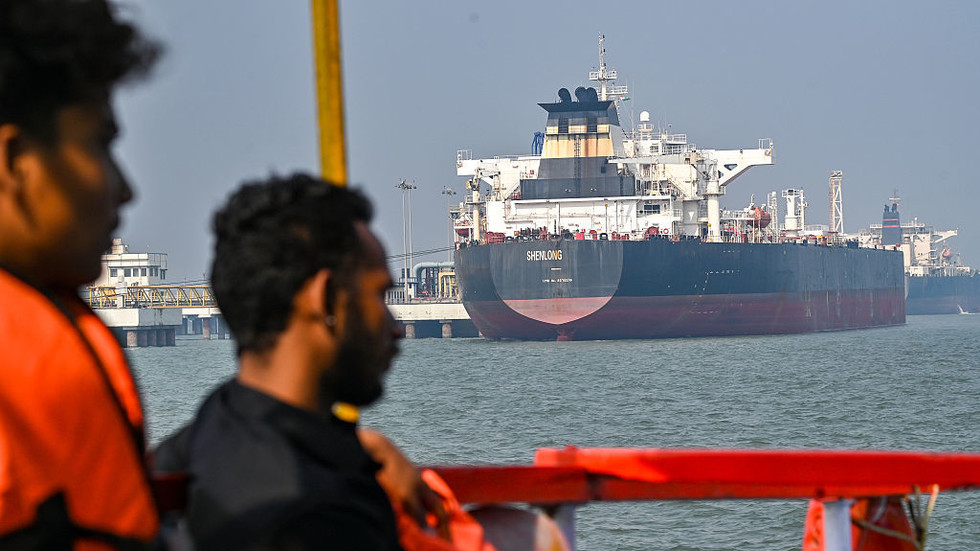 Hormuz war risk premiums spike – Euronews — RT Business News