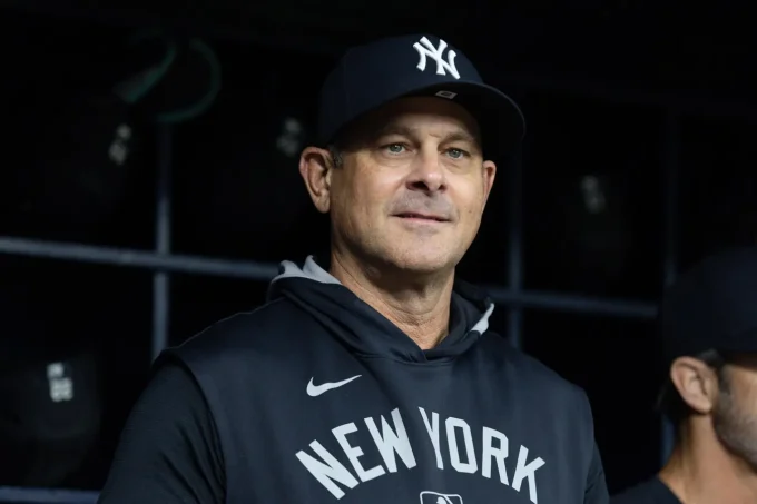 Yankees Skipper Sends Carlos Mendoza Message With Mets Job In Question