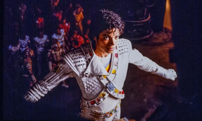 Michael Jackson’s Classic Returns As He Nearly Dominates The Albums Chart