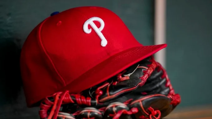 Phillies Long-Time Pitcher Joins NL Contender Long After Historic Debut