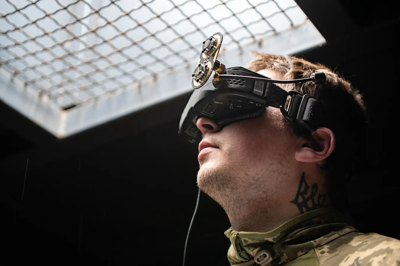 Ukrainian FPV Operators Pilot Drones From Long Range