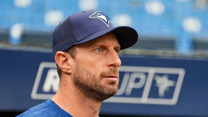 Blue Jays’ Future Hall Of Famer Sends Retirement Message After Injury Setback