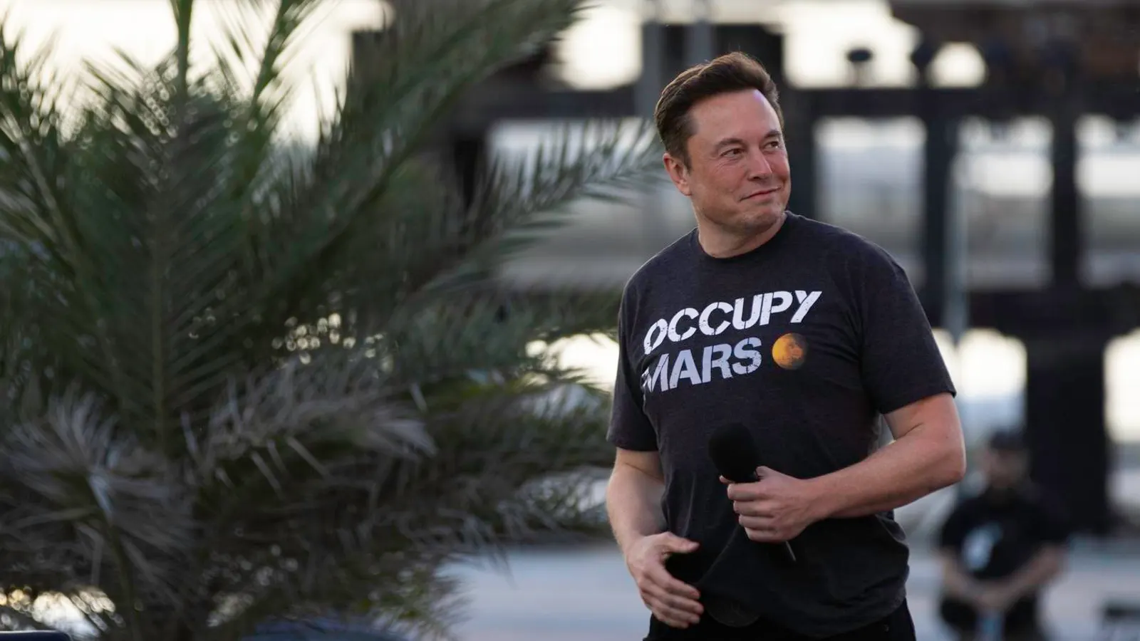 SpaceX’s Mars Colony Plan—And Musk Payout—Worries Analysts