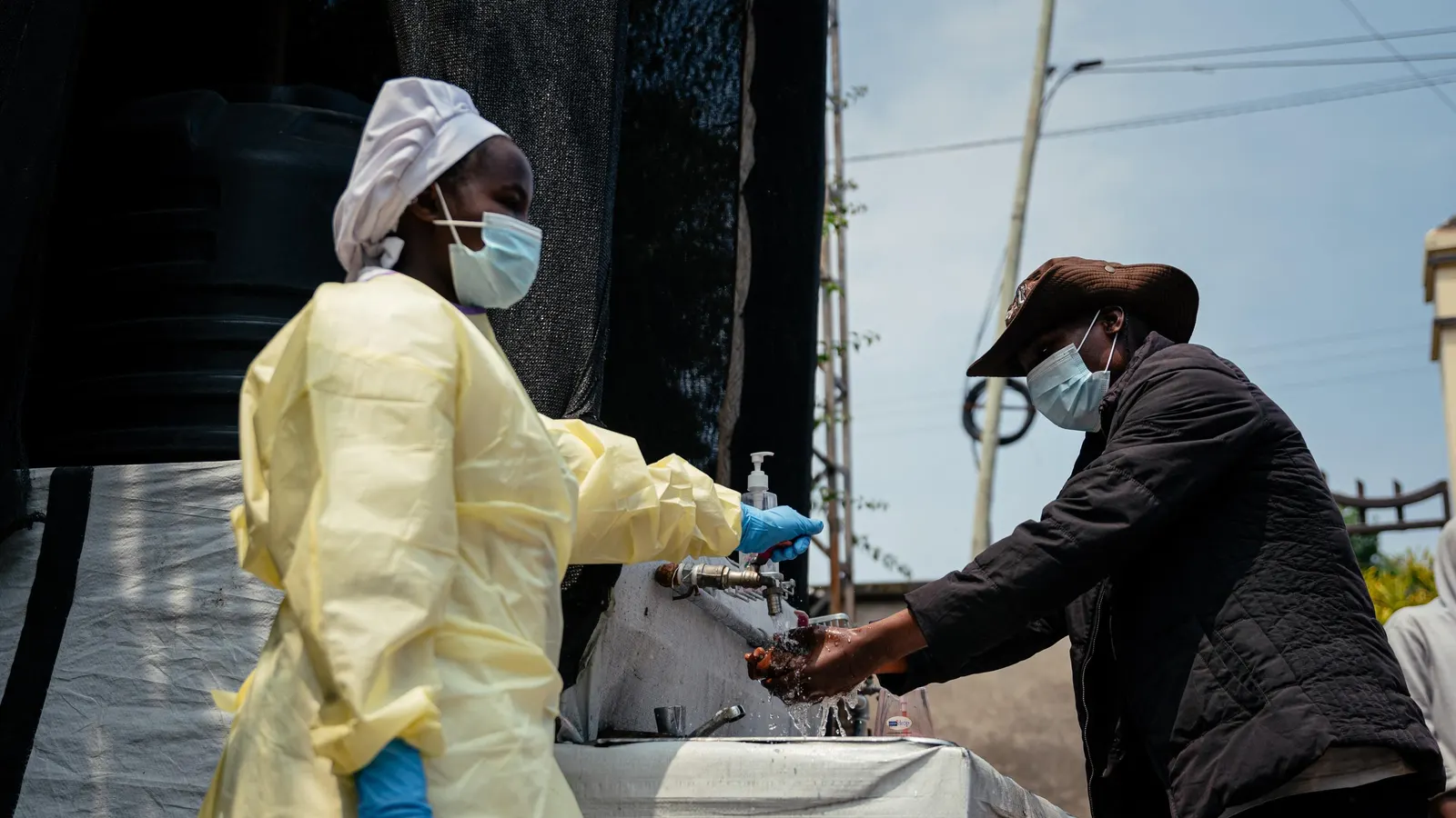 18 People With Suspected Ebola Flee After Attackers Burn Down Congo Clinic