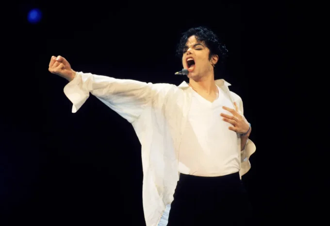 Michael Jackson Stops Himself From Charting A New No. 1 Smash