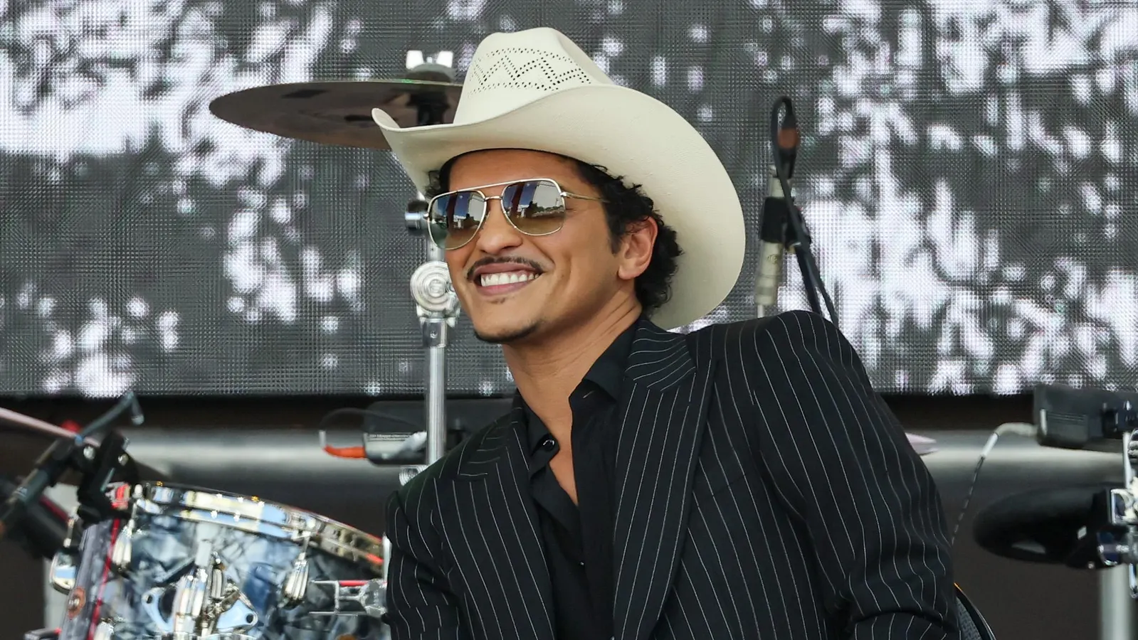 Bruno Mars Matches Taylor Swift With A New Top 10 Smash