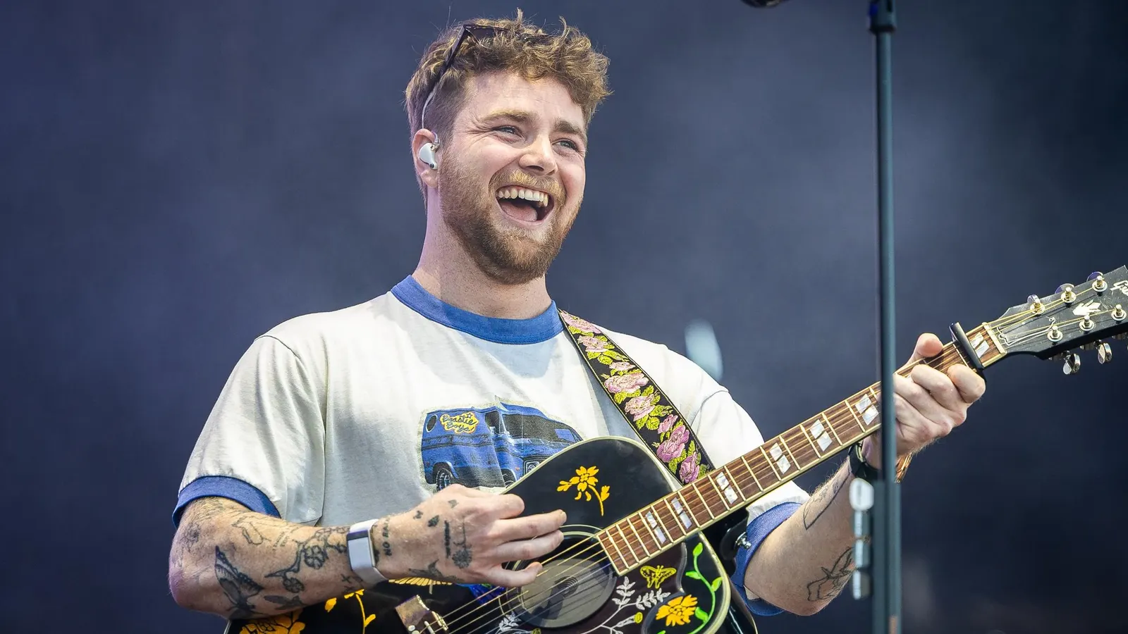 Alex Warren’s Breakout Hit Remains At No. 1 — And Makes History This Week