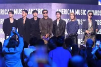 BTS And TWICE Wins American Music Award’s Best K-Pop Artists