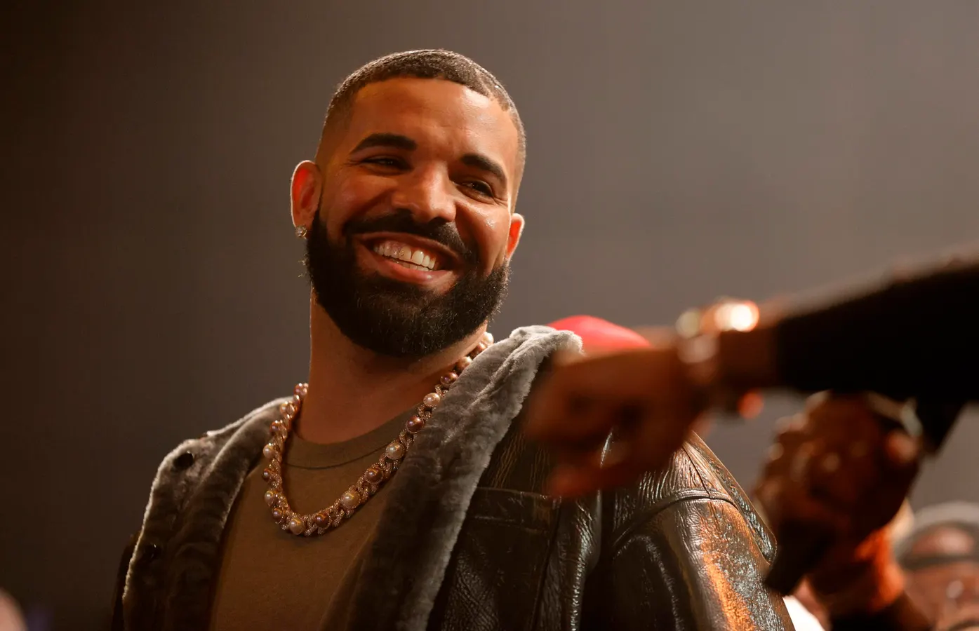 Drake Further His Lead Over Taylor Swift With A New No. 1 Debut
