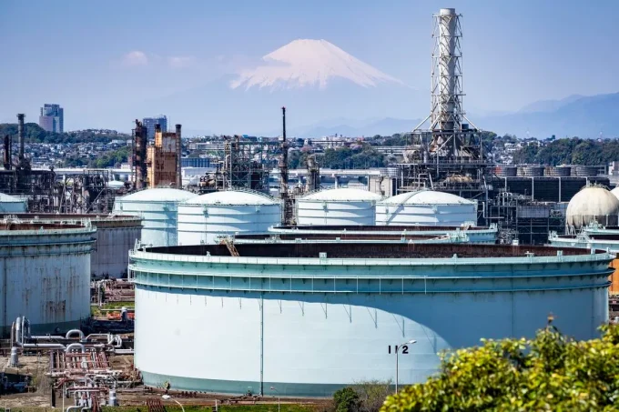 Oil Prices Fall Sharply As Traders Eye Progress In U.S.-Iran Talks