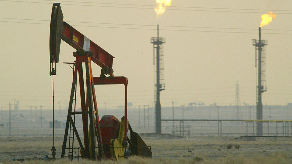 Kuwait exports zero barrels of oil for first time in 35 years – monitor — RT Business News