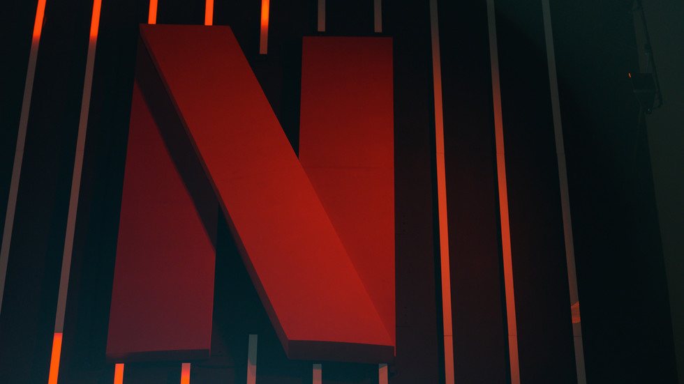 Netflix sued for spying on children — RT Business News