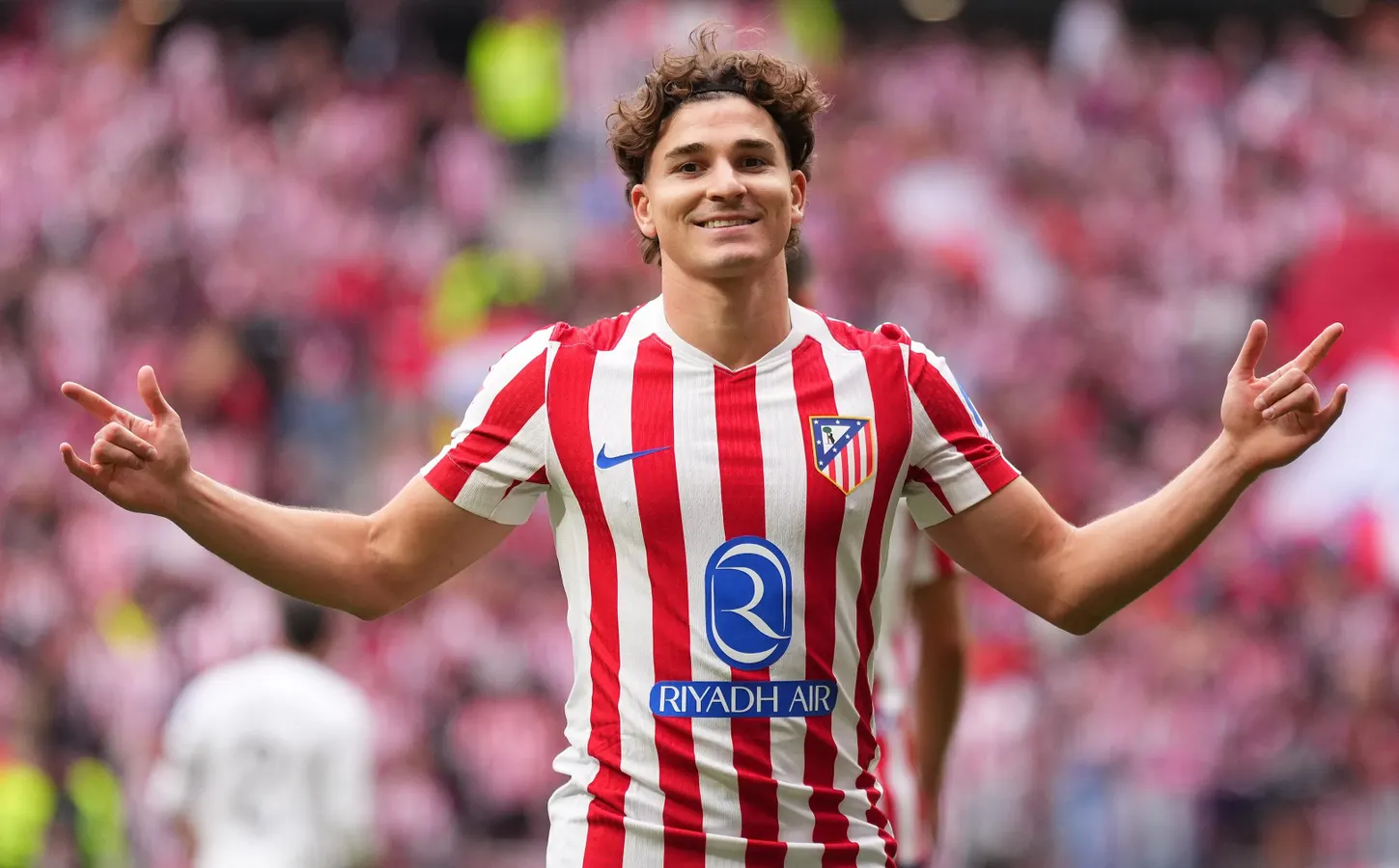 Julian Alvarez Agrees To Join Barcelona On Five-Year Contract