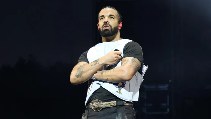 Drake Manages A Career First As He Holds At No. 1