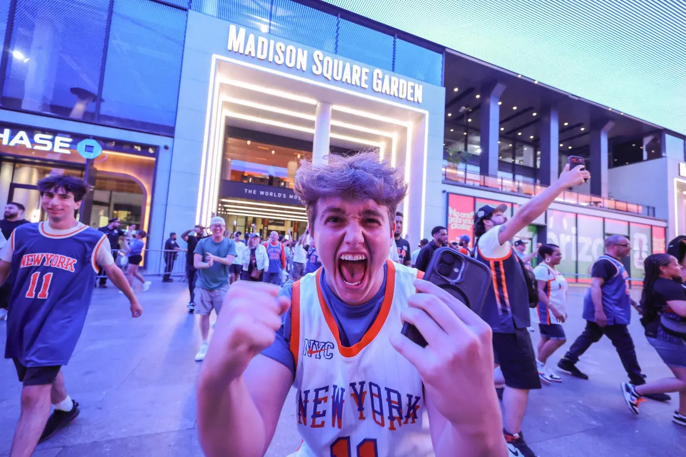 Knicks Finals Ticket Prices Drop ,000 In Last-Minute Collapse