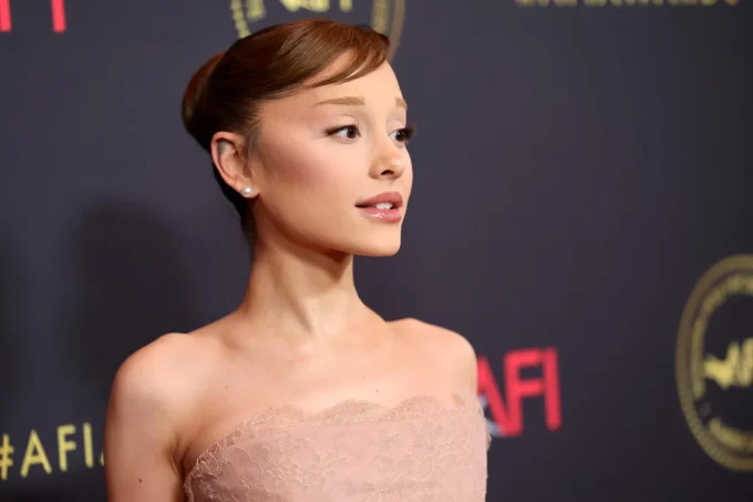 Ariana Grande Charts A Milestone No. 1 As Her New Single Debuts