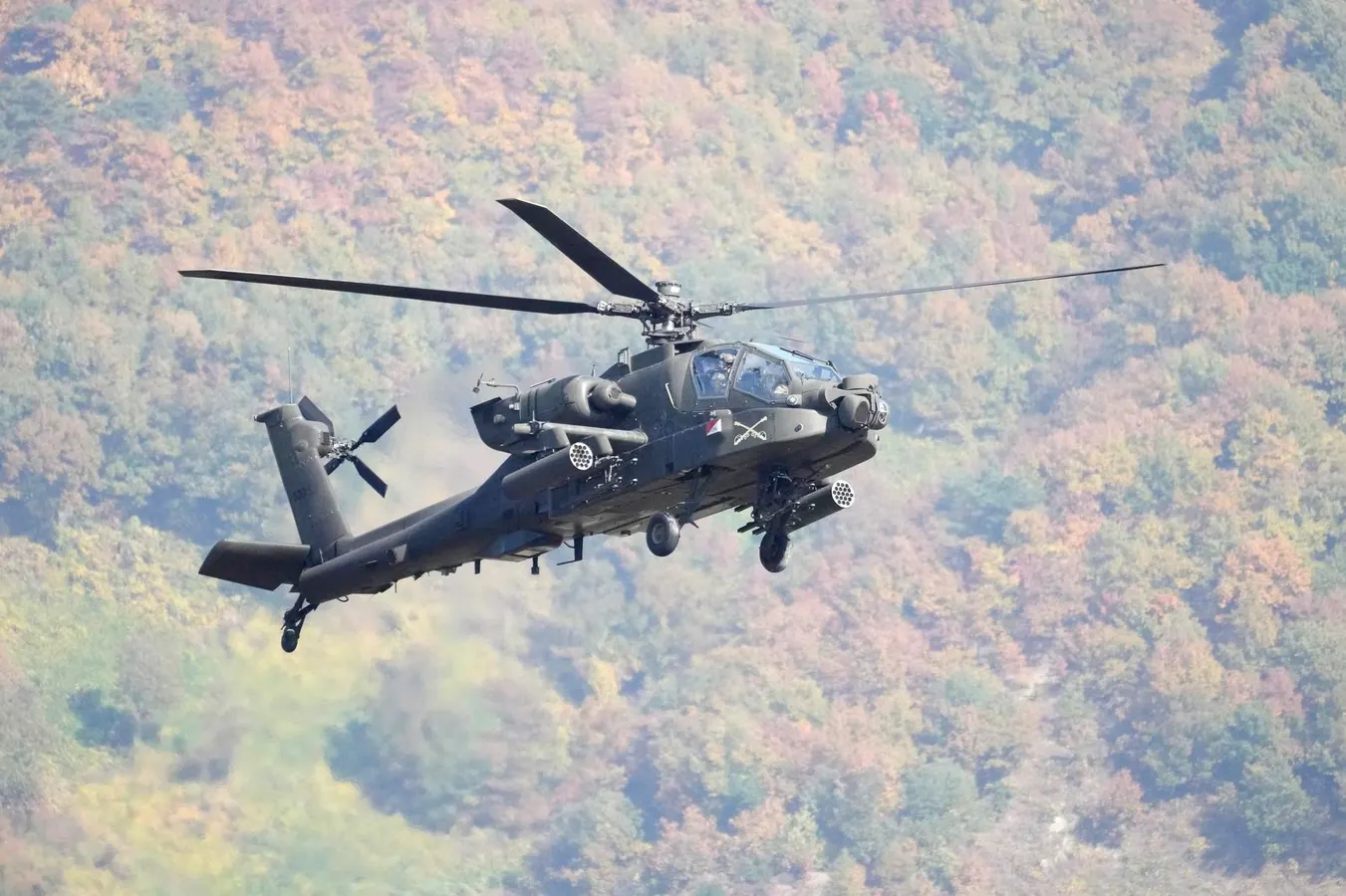 Trump Says Pilots Safe After U.S. Helicopter Crashes Near Hormuz