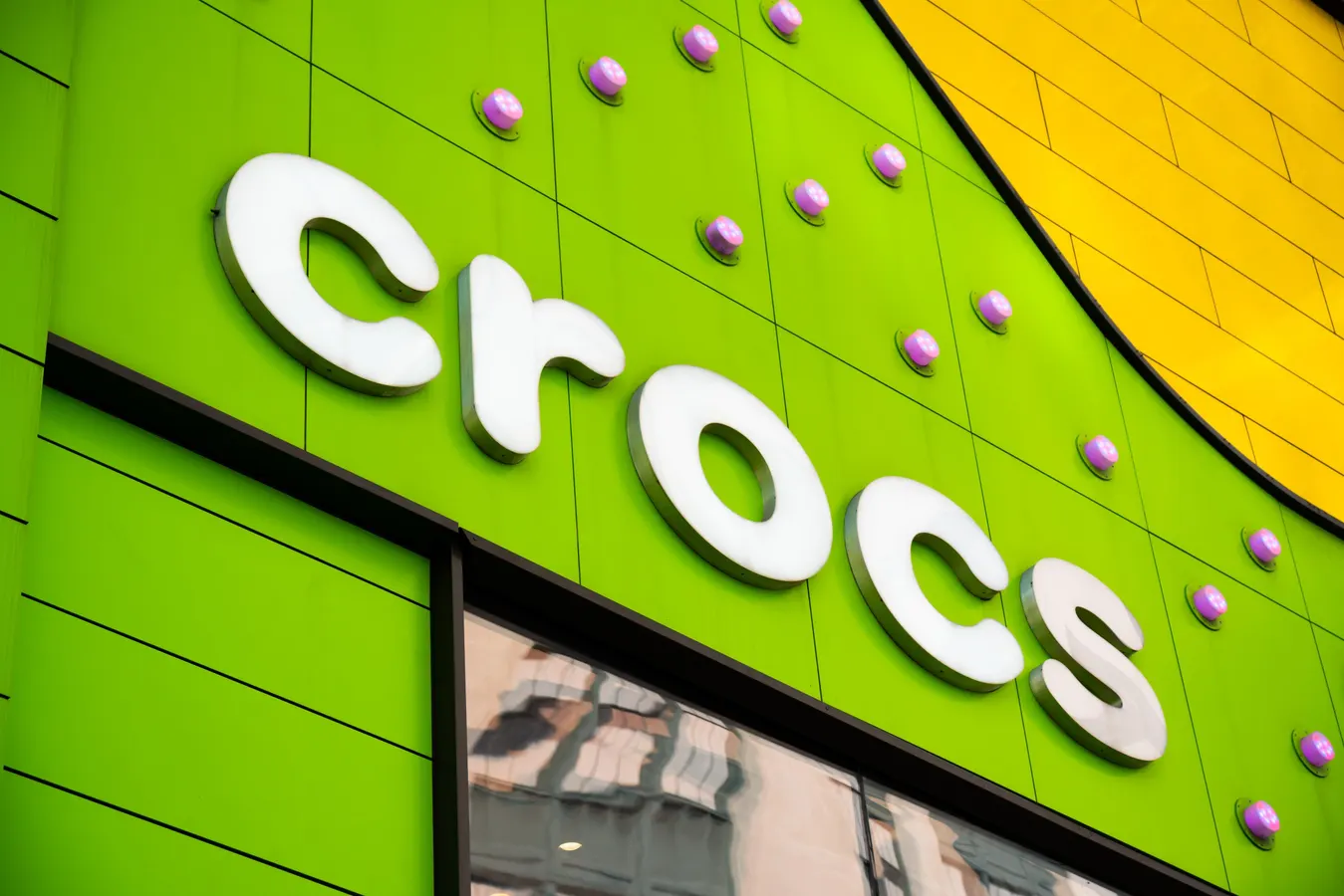 Crocs Bets Big On Sandals As It Eyes 0 Million Milestone