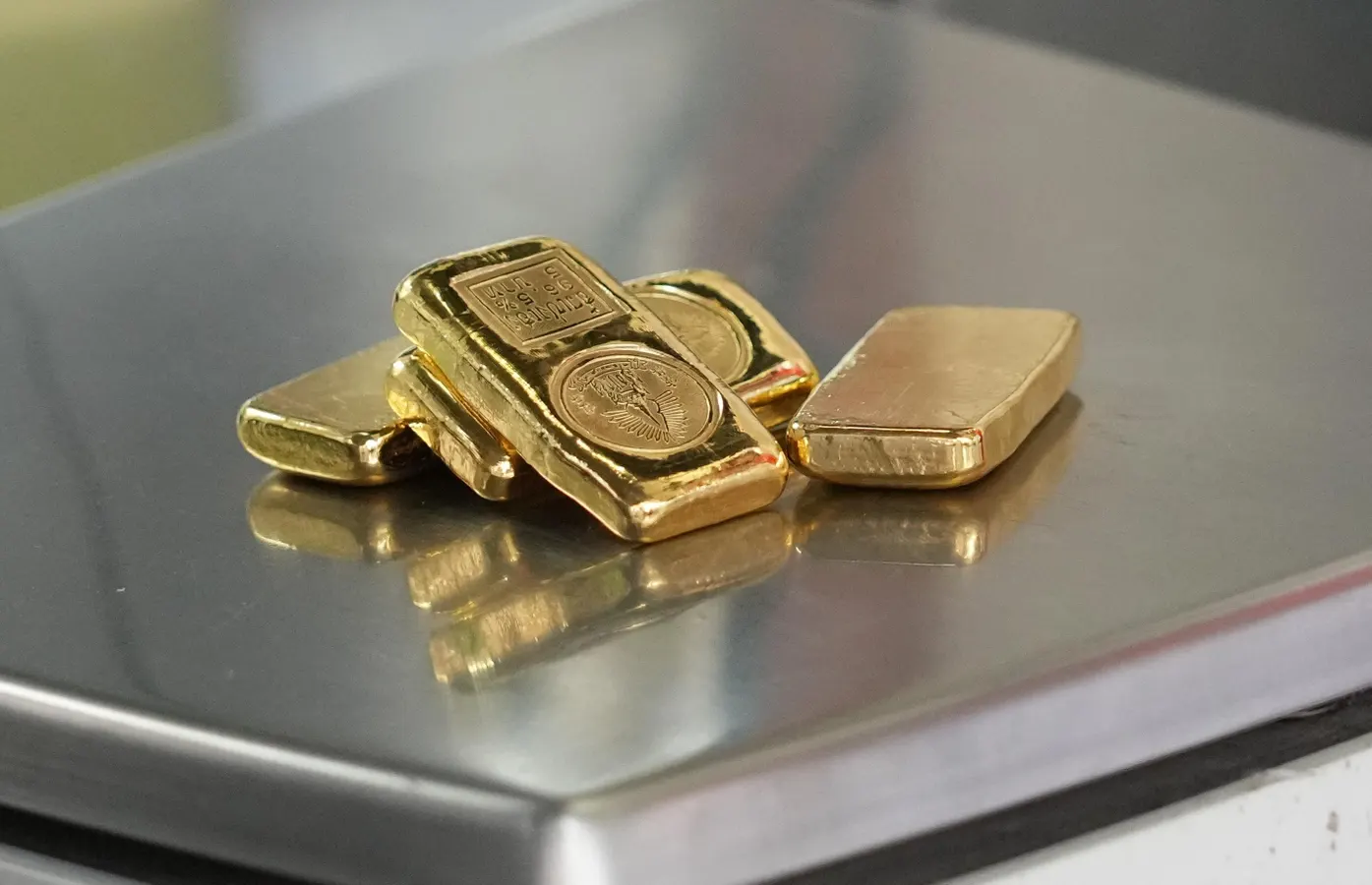 Gold And Silver Futures Fall As Fed Holds Rates Steady, Indicates Future Hikes
