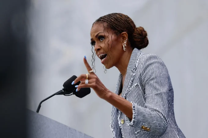 Michelle Obama Draws Laughs After Noting Husband Won ‘A Peace Prize’