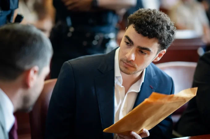 Luigi Mangione Abruptly Pulls ‘Extreme Emotional Disturbance’ Defense