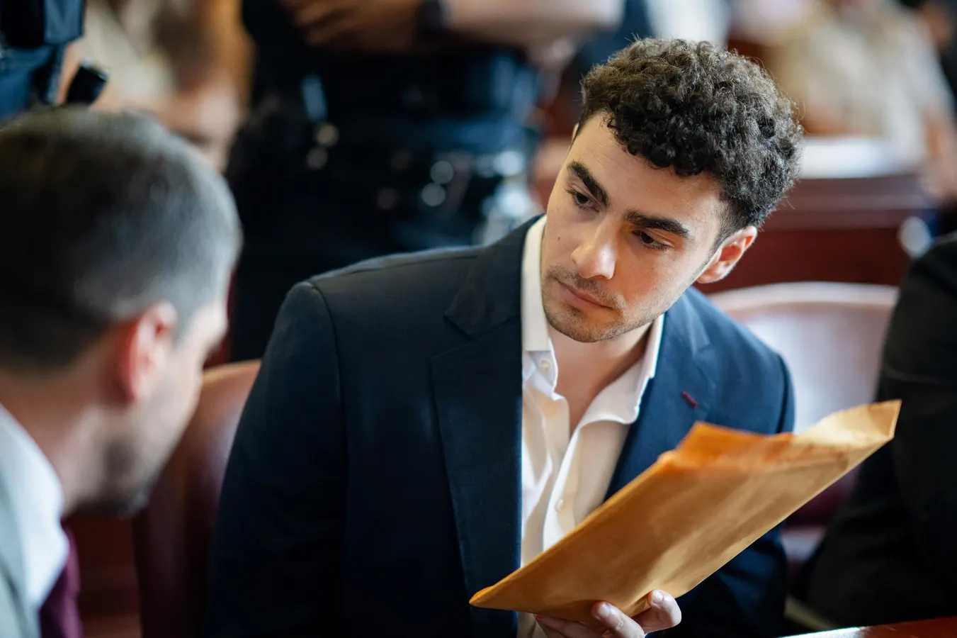 Luigi Mangione Abruptly Pulls ‘Extreme Emotional Disturbance’ Defense