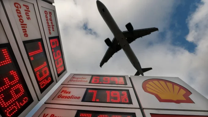 Amid 2026 Energy Chaos, Oil And Gas Giants Prosper