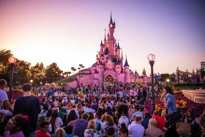 Abu Dhabi Wealth Fund Bids .1 Billion For Disneyland Paris Resort Operator