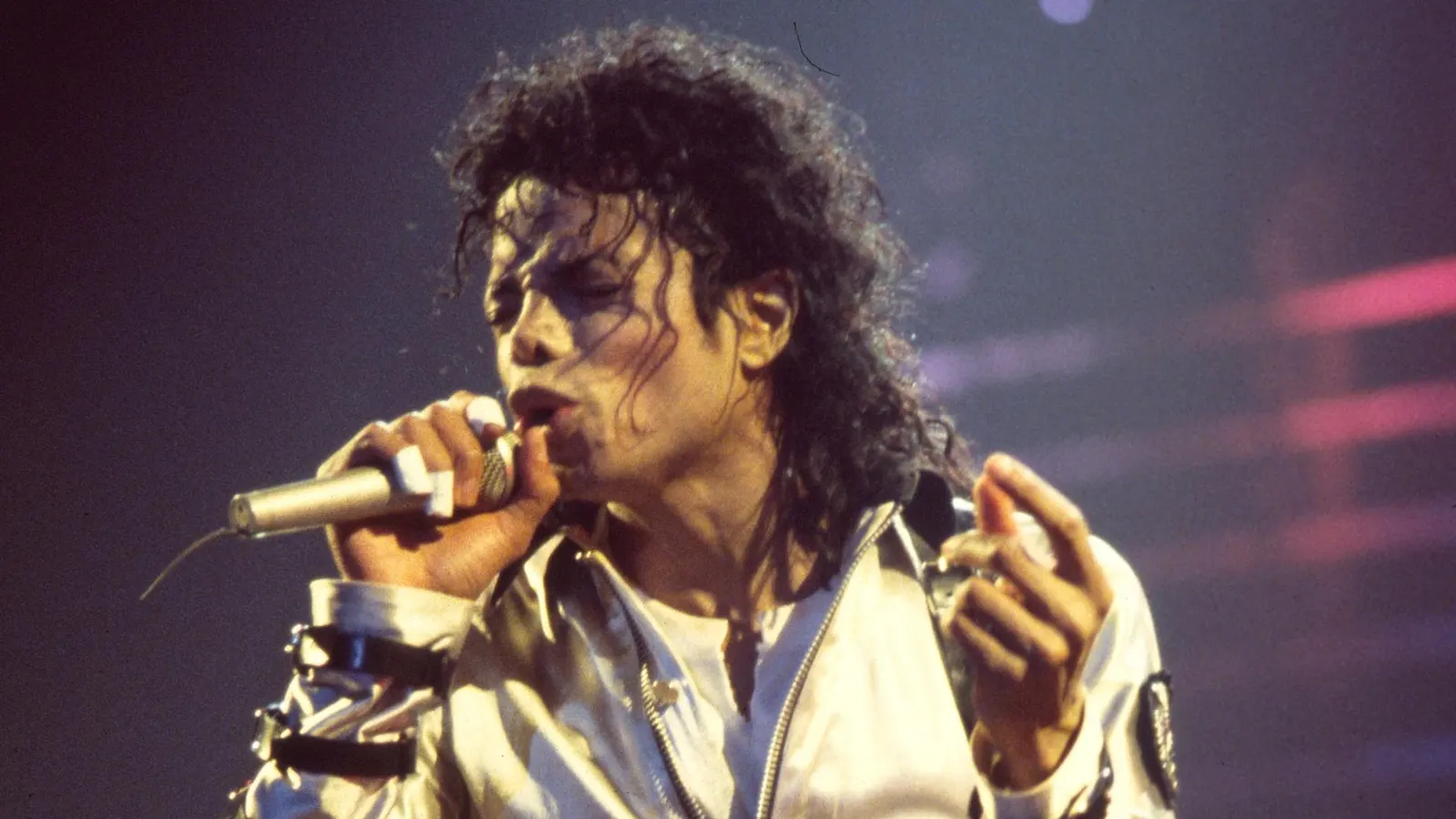 Michael Jackson’s Smash Single Finally Soars To No. 1