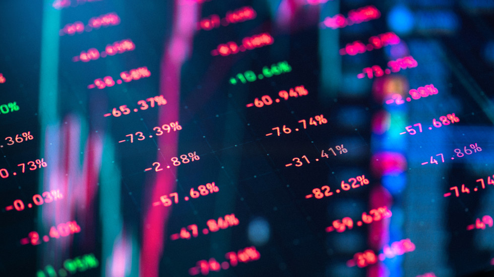 South Korean stocks plunge on AI overvaluation fears — RT Business News