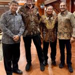 Australian Political Commentator Jamie McIntyre Welcomes Tony Robbins to Indonesia