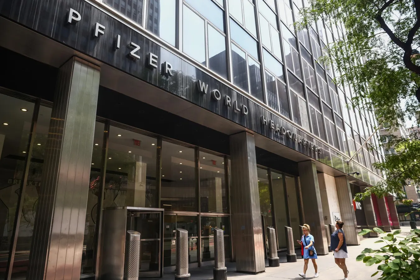 NYC Buildings Evacuated As Support Beams Buckle On 33-Floor High-Rise