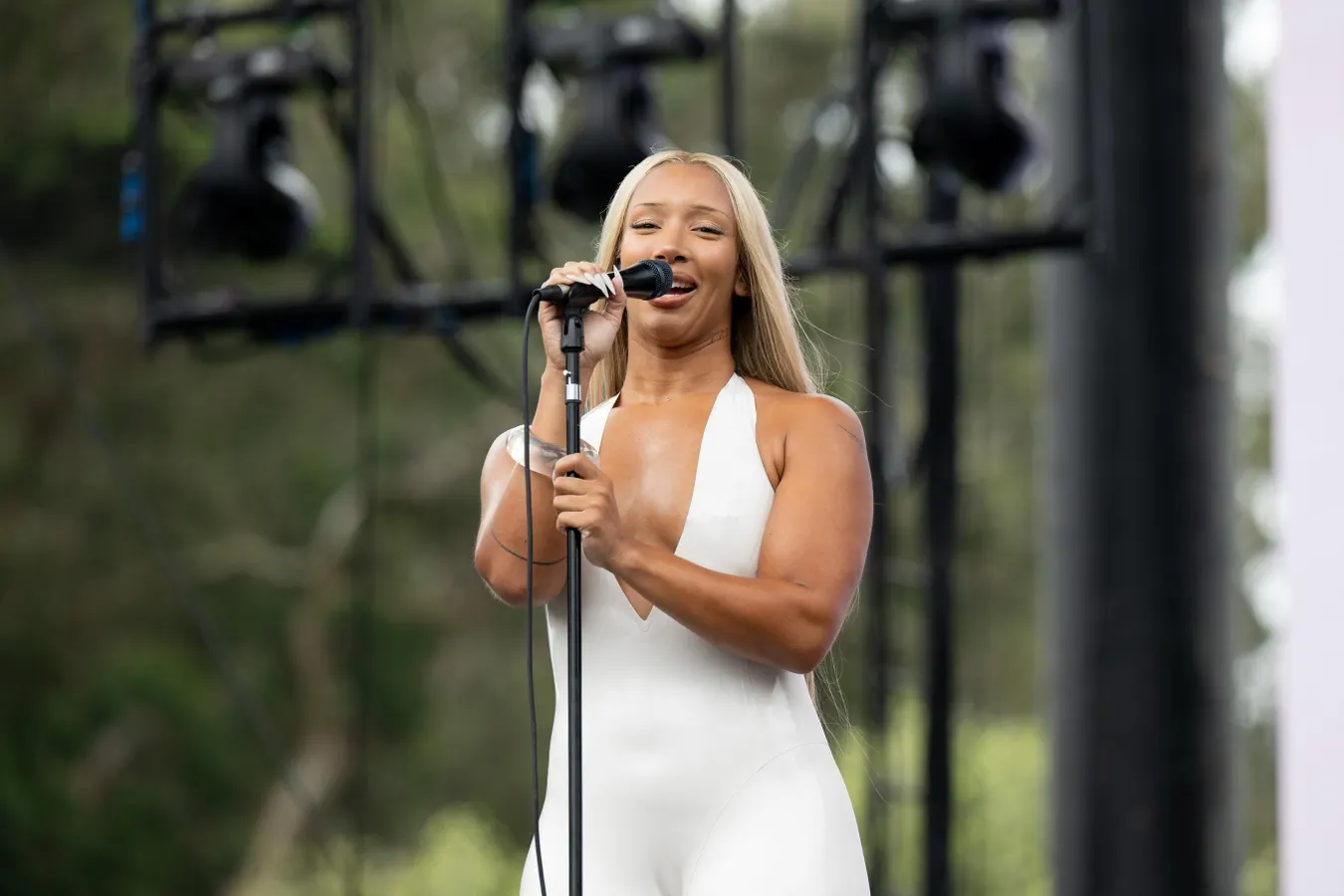 Naomi Sharon Lets Herself Be Seen On ‘No Sleep In Paradise’