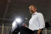 Online Bettors Predict Democrats Hold The Edge In Maine Senate Race Amid Speculation About Platner’s Exit