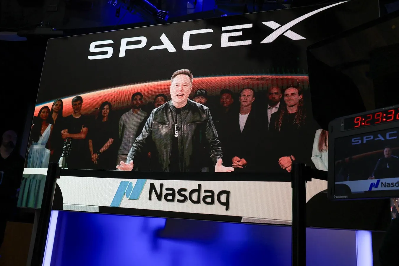 SpaceX Plans to Send ‘Thousands’ to the Moon and Mars In 10 Years, Musk Claims
