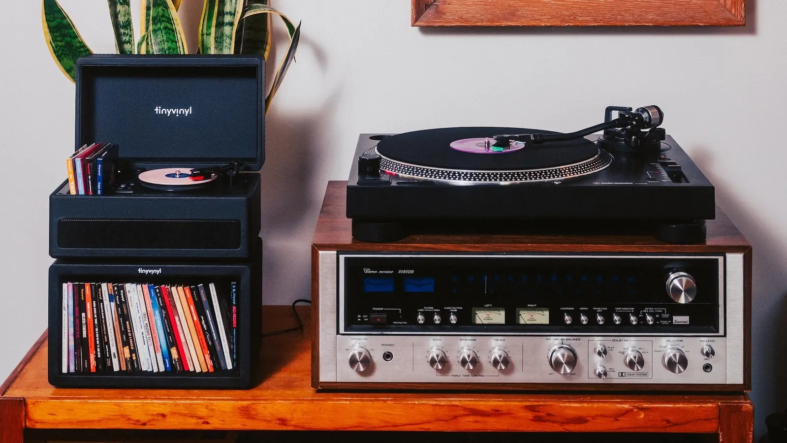 There’s Now A Tiny Record Player For Your Tiny Vinyl