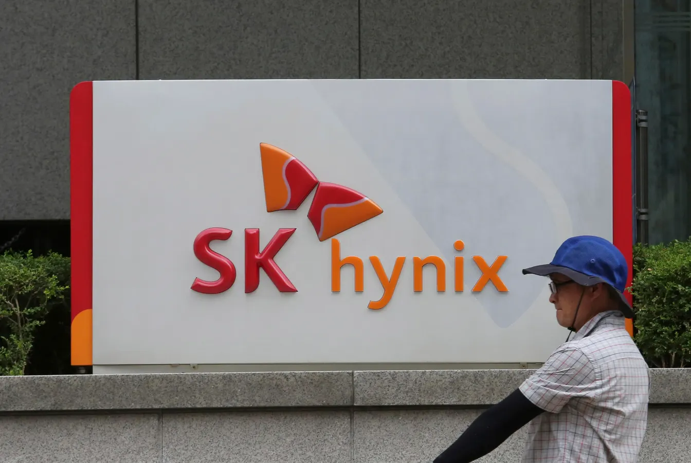 Asian Chip Stocks Sink For A Second Straight Day—Could US Firms Follow?