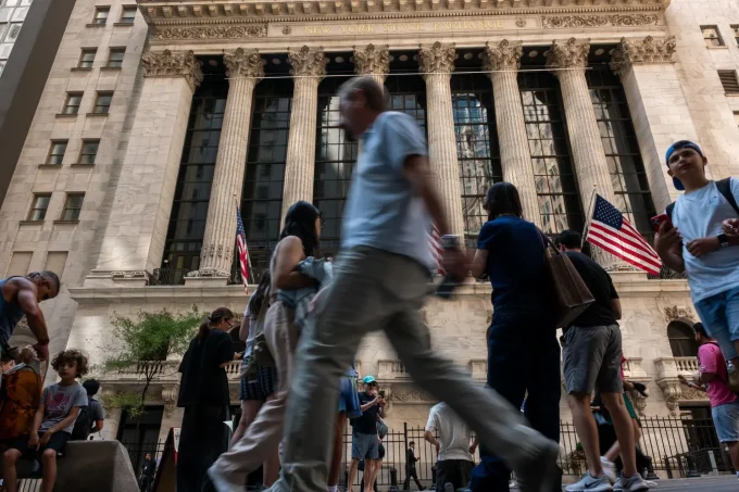 Dow Tumbles 1,153 Points In Worst Day Of The Year