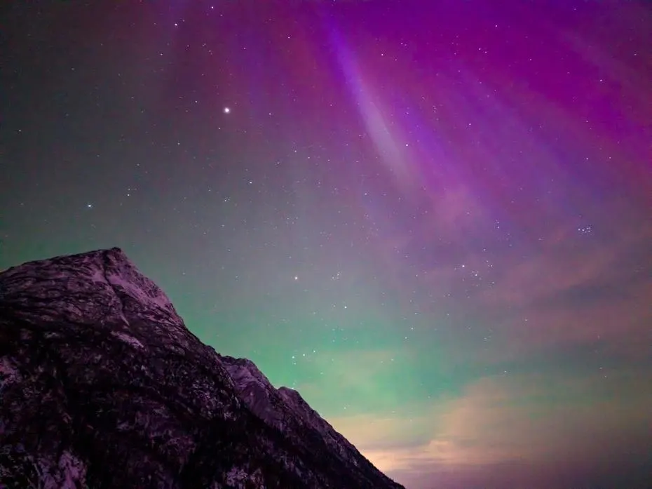 9 States May See Aurora Tonight