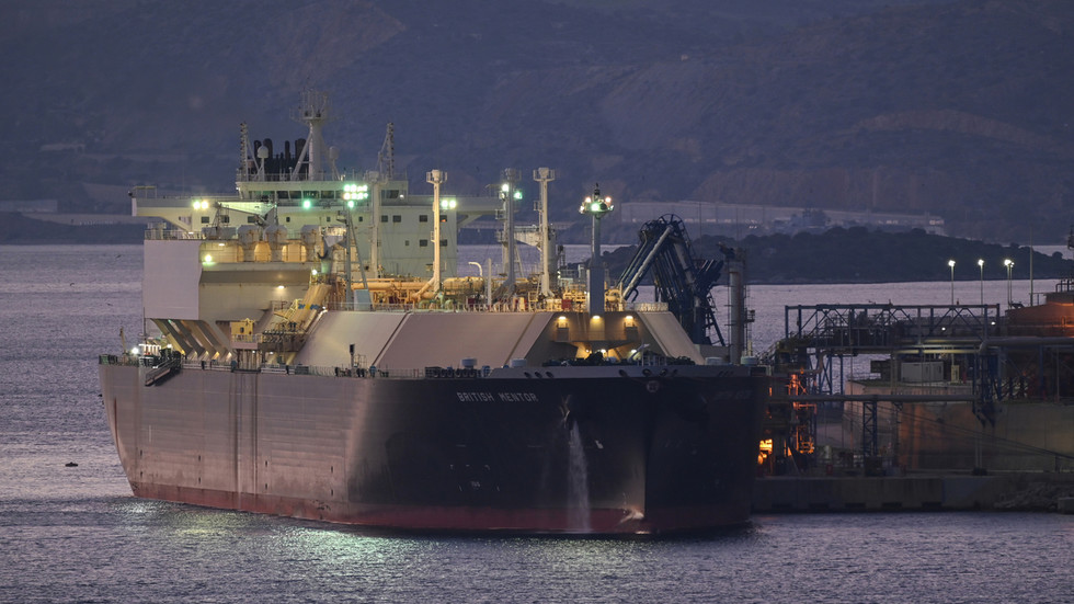 US LNG exporter cashes in on Iran war — RT Business News