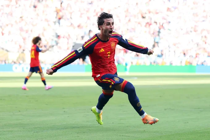 FC Barcelona star Torres receives warning from Paris Saint-Germain
