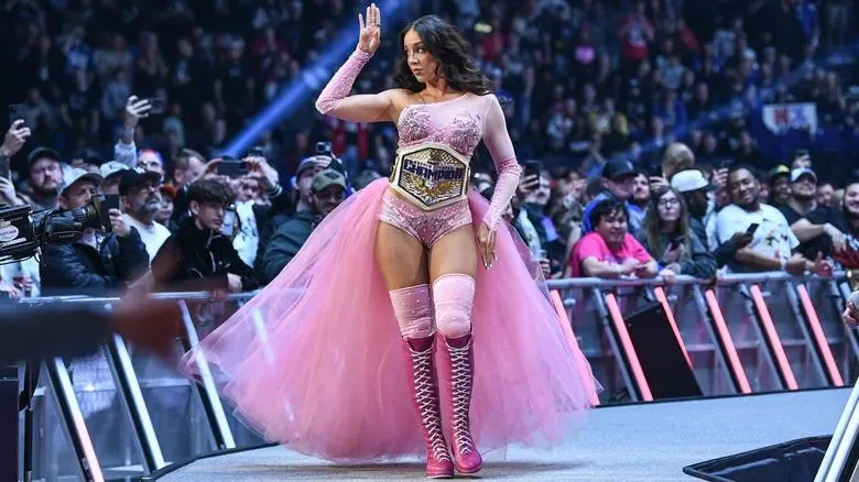 Triple H Gives The People What They Want, Chelsea Green Wins