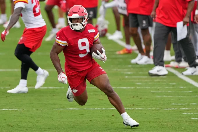 Kenneth Walker Contract Looks Like Better Value For Chiefs After Latest RB Deals
