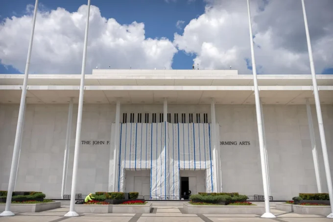 Kennedy Center Must Pay Over 0,000 To Musician Who Canceled Gig In Protest Of Trump Name