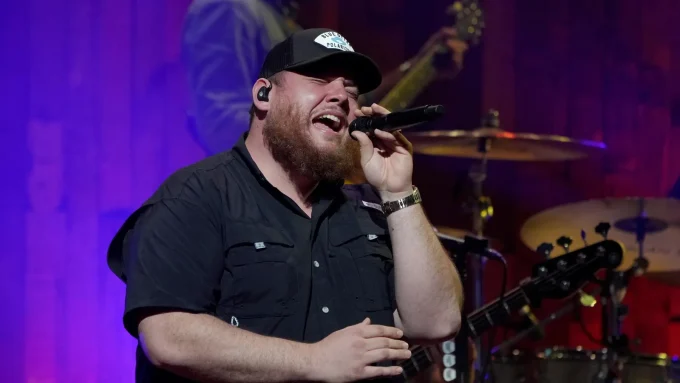 Luke Combs Enjoys A Huge Week On The Charts As His Tour Ends
